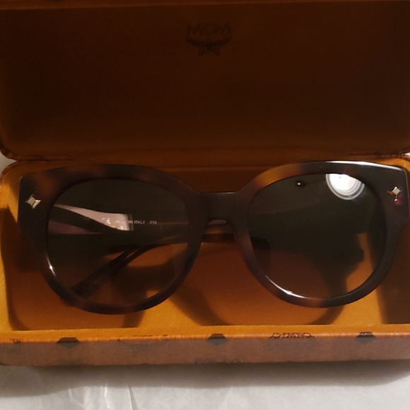 NEW MCM sunglasses - Picture 7 of 8